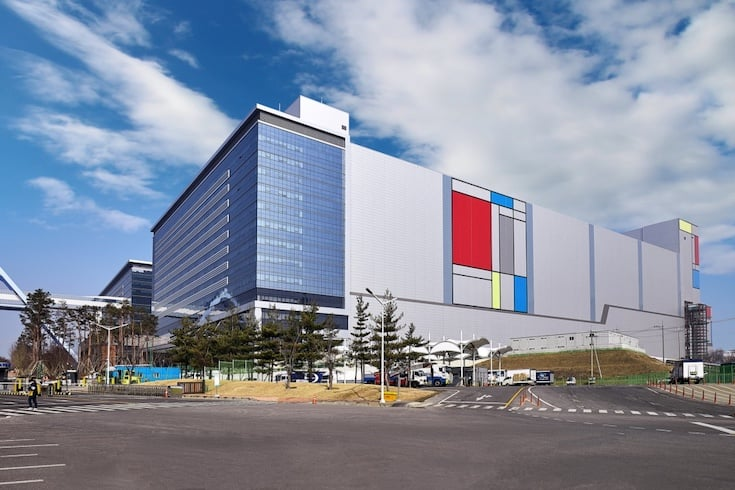 Beginning production in 2020, this is the site of V1, Samsung’s first semiconductor production line dedicated to the EUV lithography technology and produces chips using 7 nm process nodes and below. 